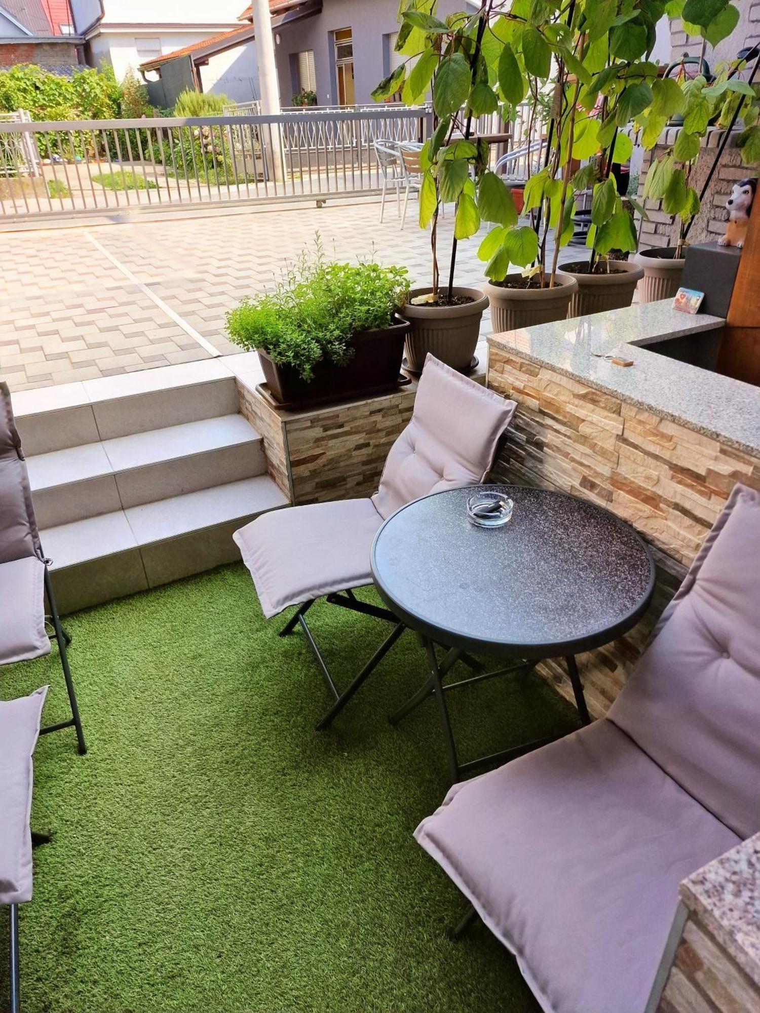 Studio Apartman Lorena Appartement Zagreb Buitenkant foto